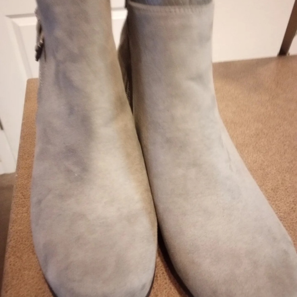 Ladies boots size 9m